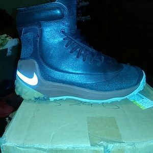 Nike water proof boots loom